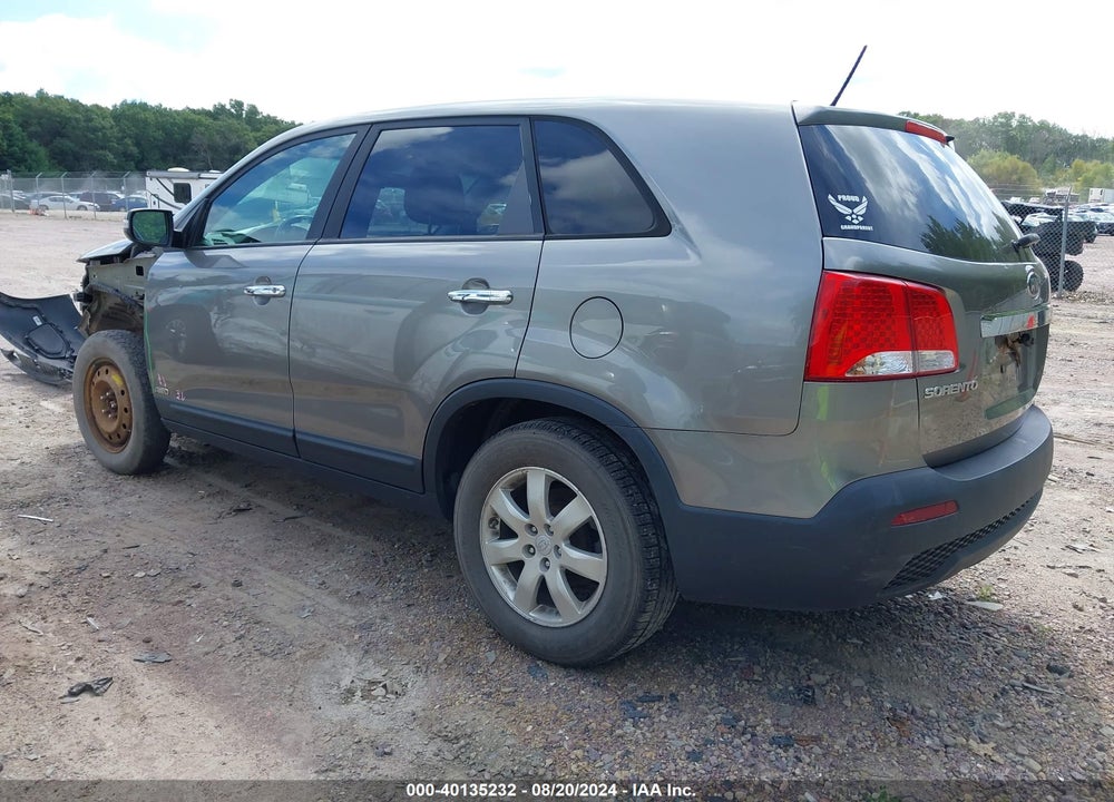 2011 KIA SORENTO LX VIN: 5XYKTCA13BG006154
