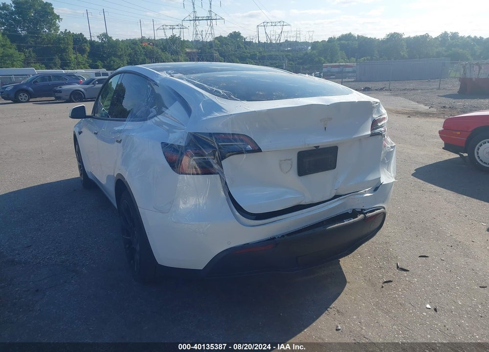 2022 TESLA MODEL Y LONG RANGE DUAL MOTOR ALL-WHEEL DRIVE VIN: 7SAYGAEE7NF393001