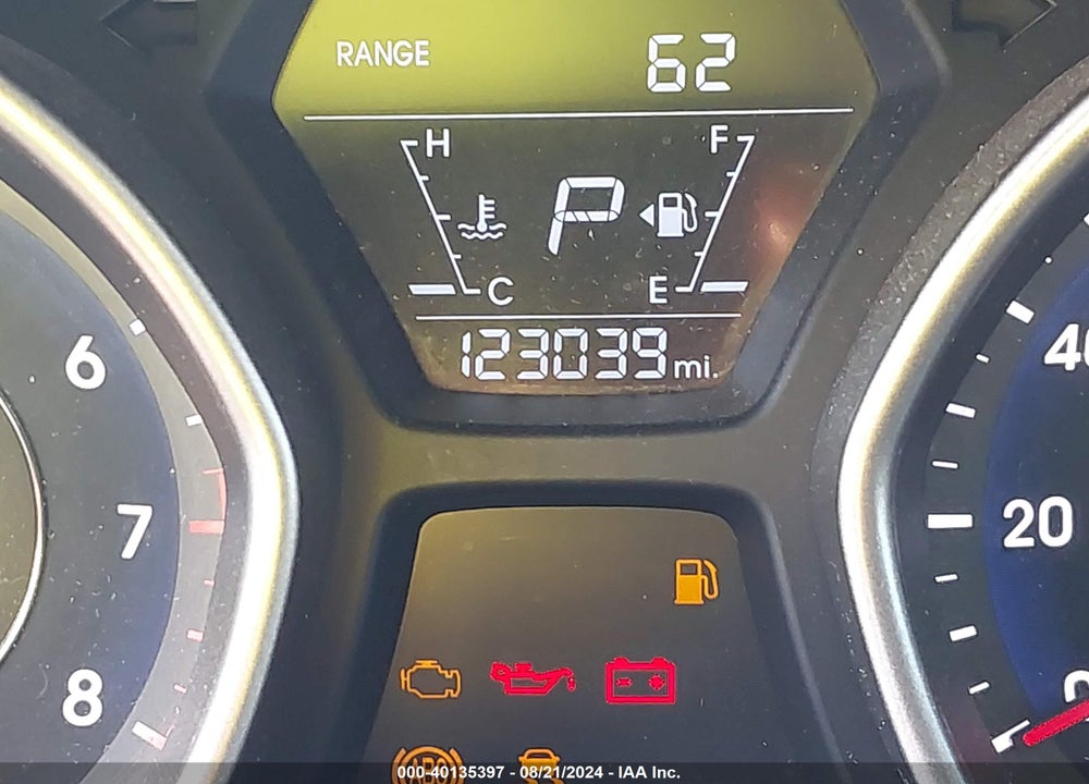2015 HYUNDAI ELANTRA SE VIN: 5NPDH4AE8FH588365