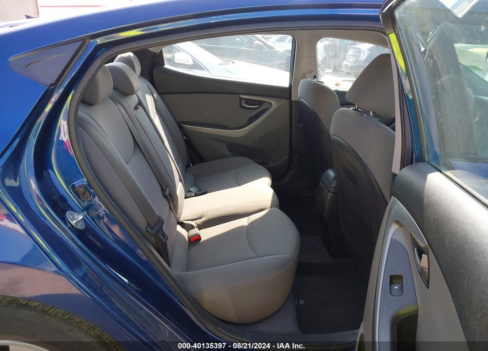 2015 HYUNDAI ELANTRA SE VIN: 5NPDH4AE8FH588365