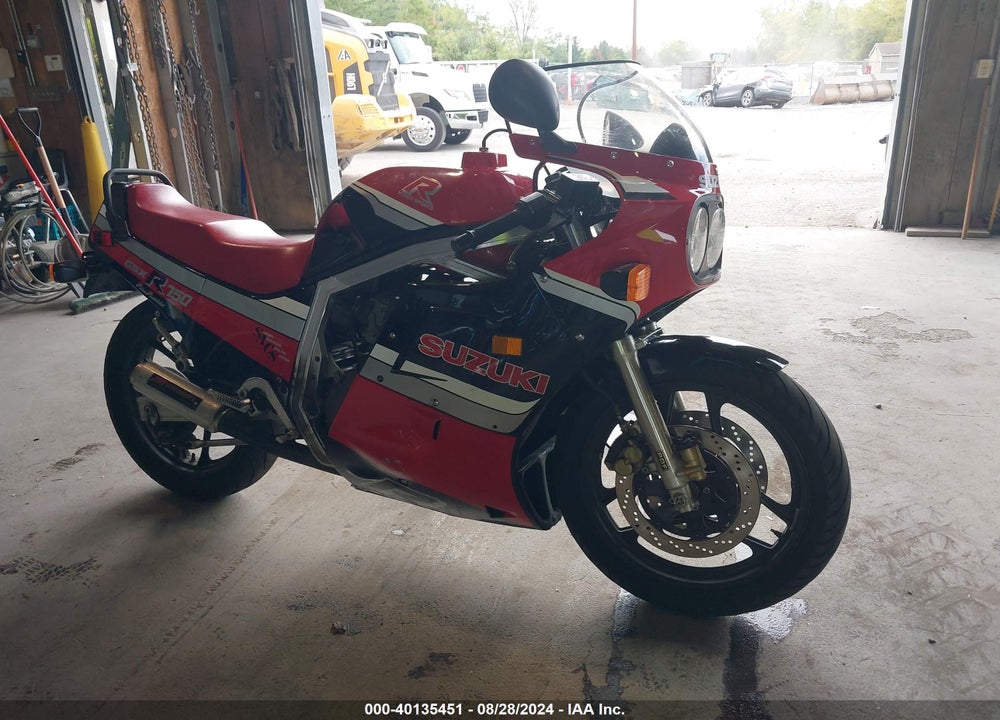 1986 SUZUKI GSX-R750 VIN: JS1GR75A9G2101643