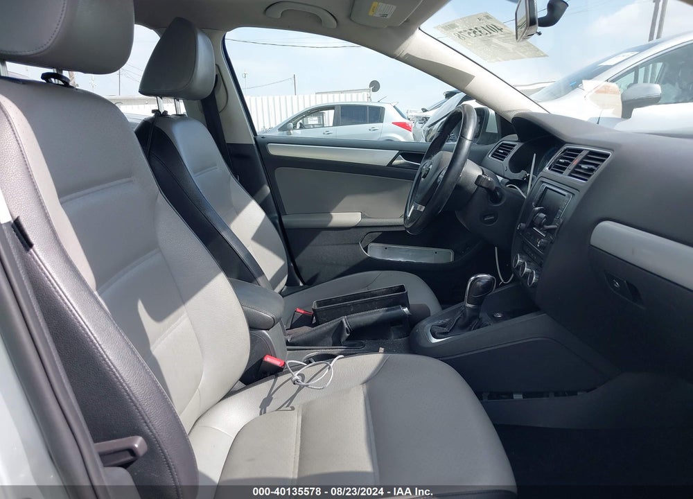 2013 VOLKSWAGEN JETTA HYBRID SE VIN: 3VW637AJ1DM222788