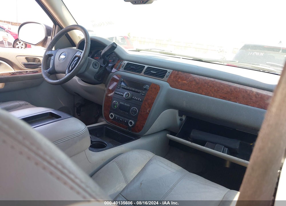 2008 CHEVROLET SUBURBAN 1500 LT VIN: 1GNFK16338R155961