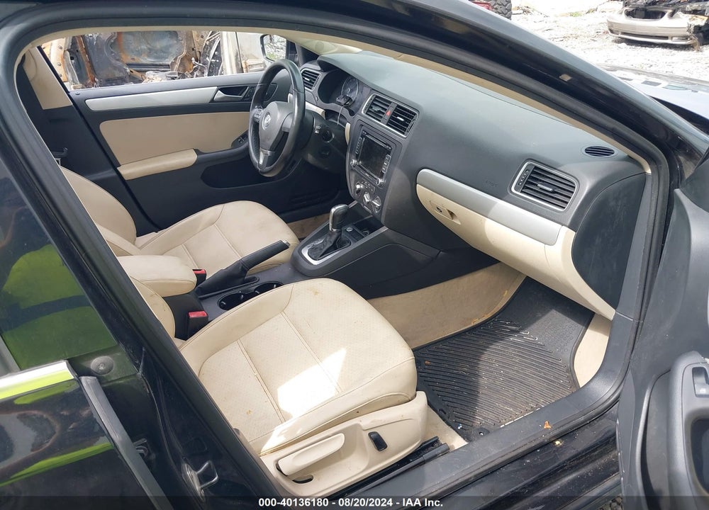 2014 VOLKSWAGEN JETTA 1.8T SE VIN: 3VWD17AJ4EM373283