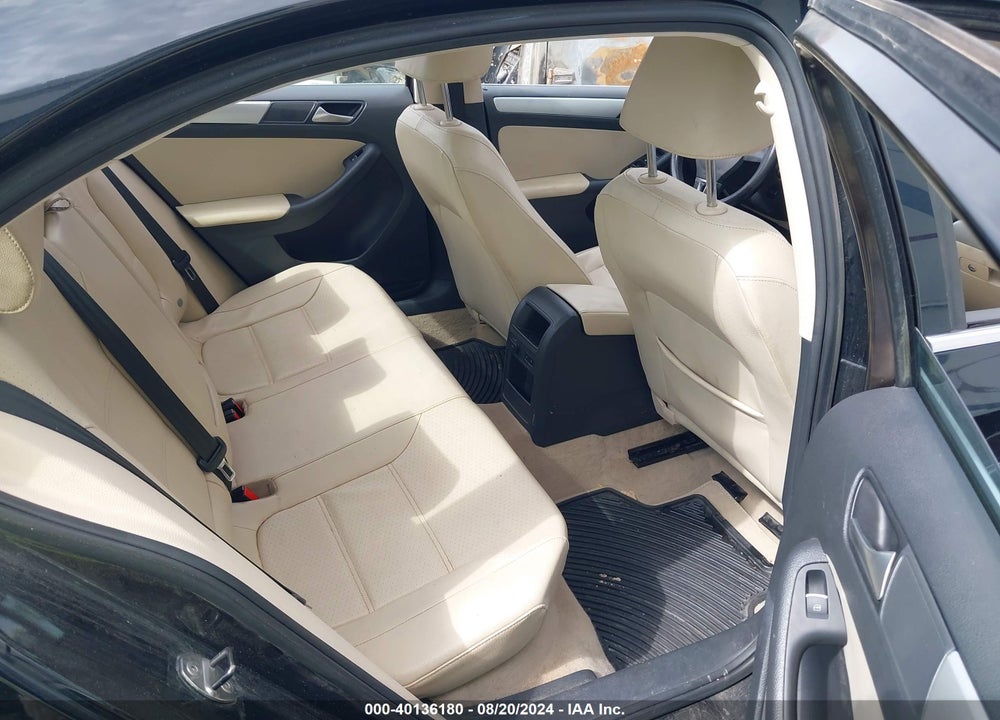 2014 VOLKSWAGEN JETTA 1.8T SE VIN: 3VWD17AJ4EM373283