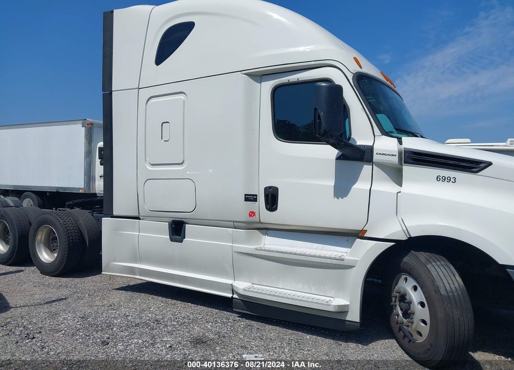 2018 FREIGHTLINER NEW CASCADIA 126 VIN: 3AKJHHDRXJSJC6993