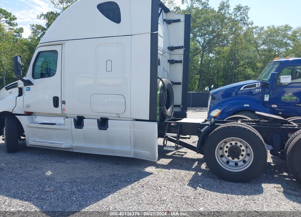 2018 FREIGHTLINER NEW CASCADIA 126 VIN: 3AKJHHDRXJSJC6993