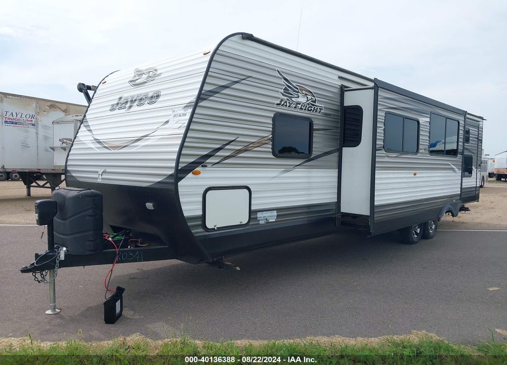 2018 JAYCO JAY FLIGHT TRAVEL TRAILER VIN: 1UJBJ0BTXJ1TR0341