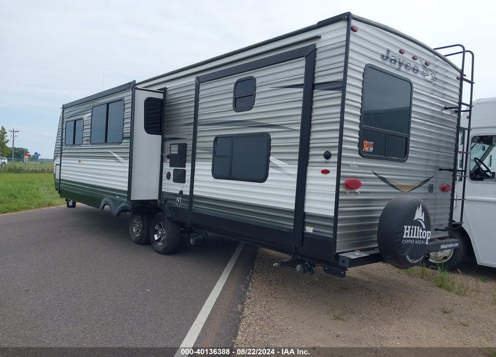 2018 JAYCO JAY FLIGHT TRAVEL TRAILER VIN: 1UJBJ0BTXJ1TR0341