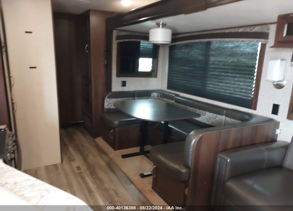 2018 JAYCO JAY FLIGHT TRAVEL TRAILER VIN: 1UJBJ0BTXJ1TR0341