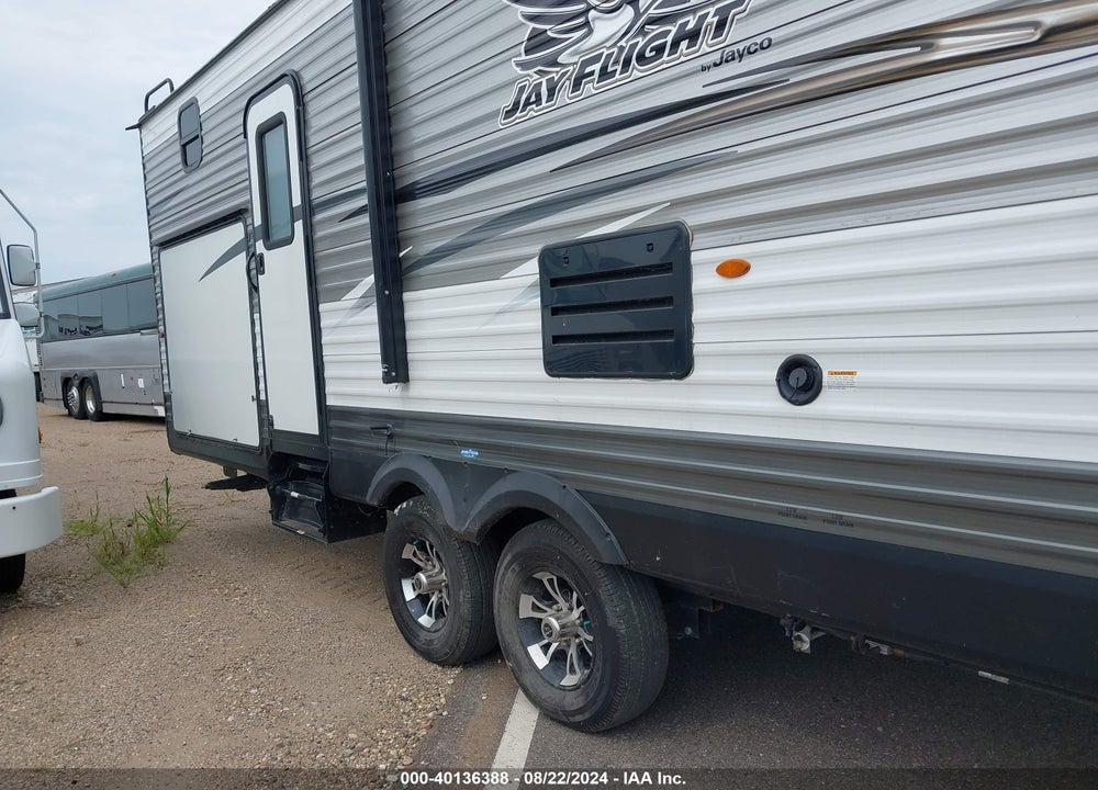 2018 JAYCO JAY FLIGHT TRAVEL TRAILER VIN: 1UJBJ0BTXJ1TR0341