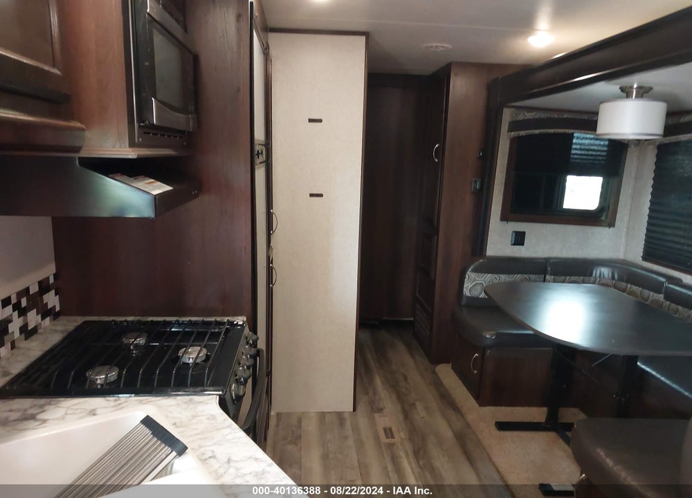 2018 JAYCO JAY FLIGHT TRAVEL TRAILER VIN: 1UJBJ0BTXJ1TR0341