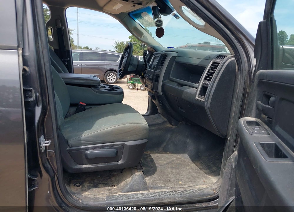 2016 RAM 2500 TRADESMAN VIN: 3C6UR5CL2GG123533