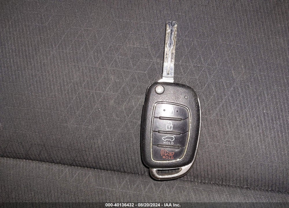 2016 HYUNDAI TUCSON SE VIN: KM8J3CA48GU200489