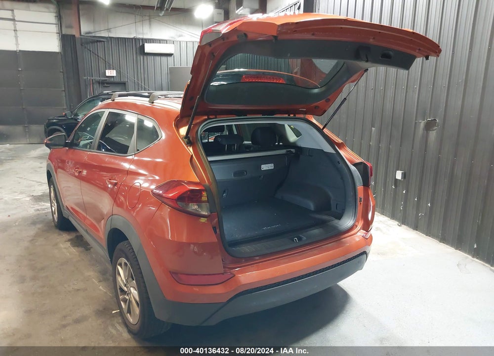 2016 HYUNDAI TUCSON SE VIN: KM8J3CA48GU200489