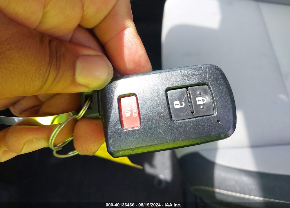 2017 TOYOTA RAV4 XLE VIN: 2T3WFREV0HW393541