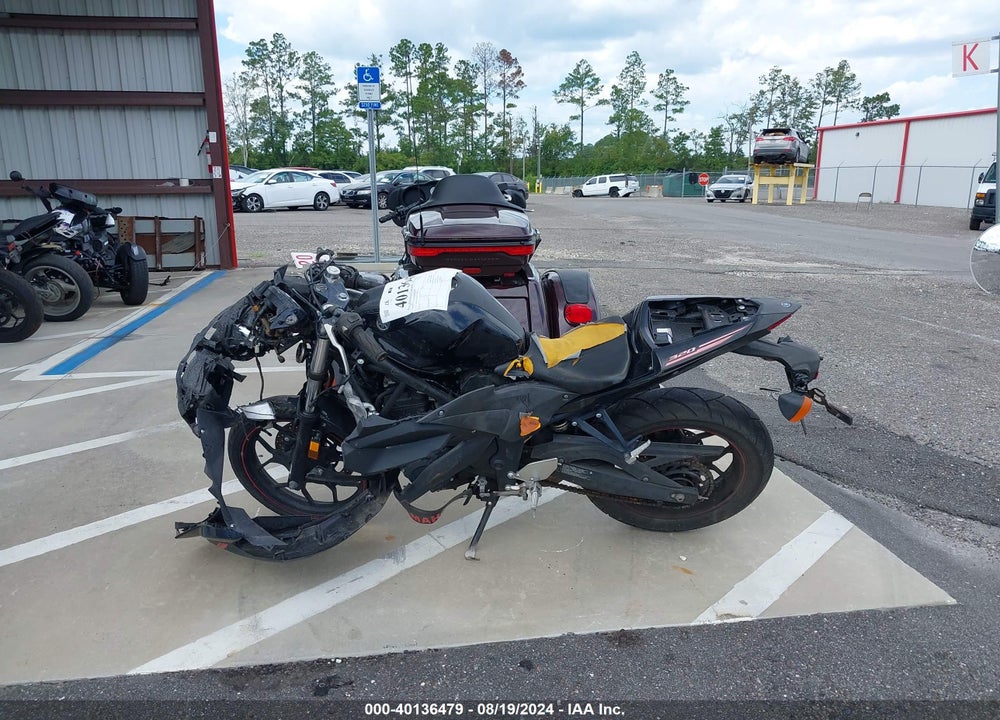 2015 YAMAHA YZFR3 VIN: MH3RH06Y7FK001304