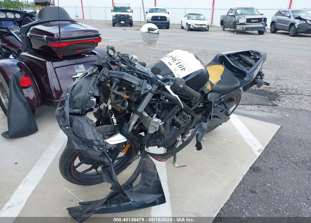 2015 YAMAHA YZFR3 VIN: MH3RH06Y7FK001304
