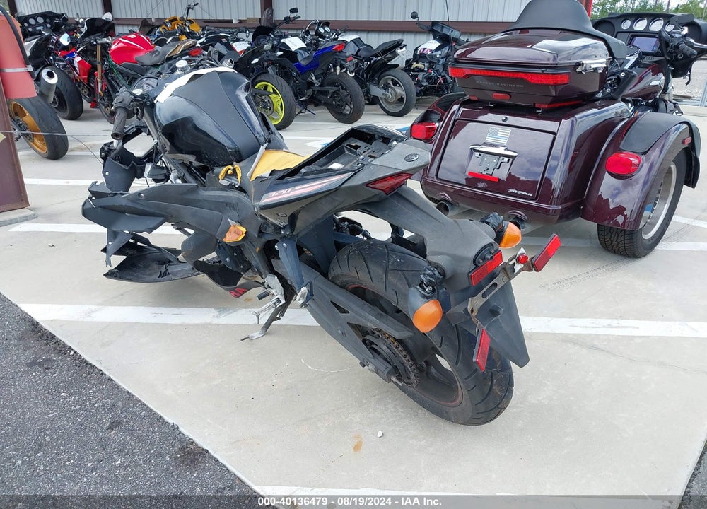 2015 YAMAHA YZFR3 VIN: MH3RH06Y7FK001304