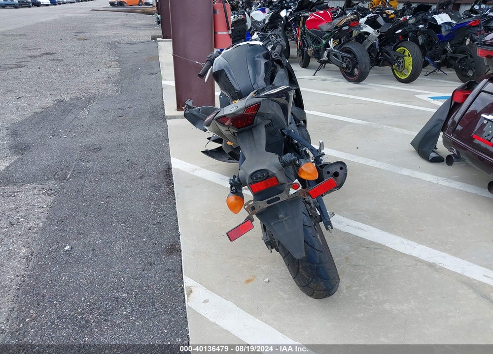 2015 YAMAHA YZFR3 VIN: MH3RH06Y7FK001304