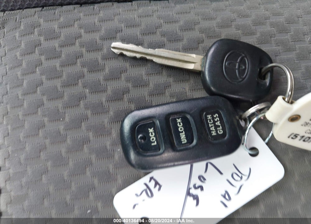 2005 TOYOTA MATRIX VIN: 2T1KR32E35C415075