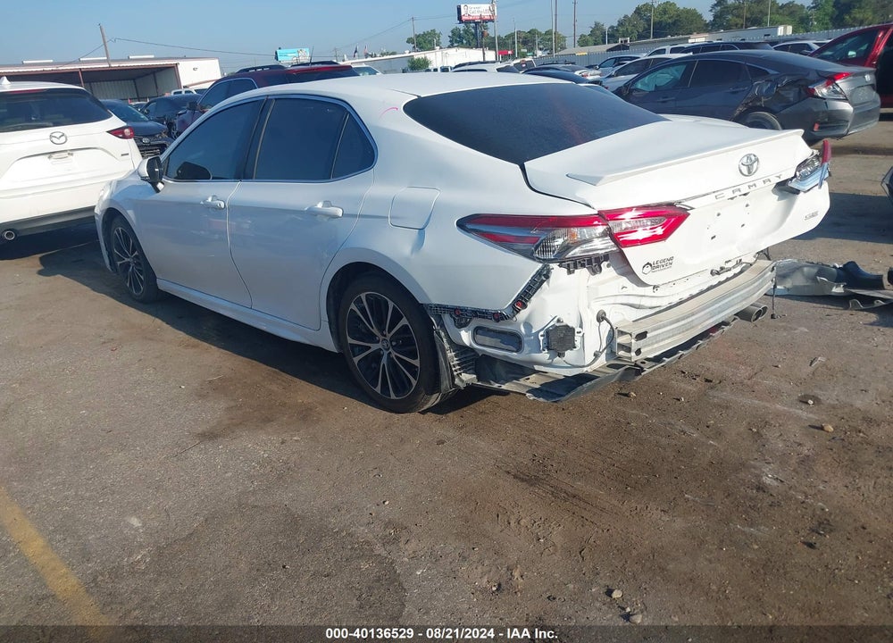 2018 TOYOTA CAMRY SE VIN: 4T1B11HK2JU537895