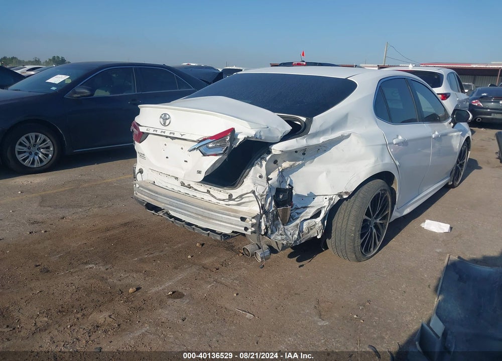 2018 TOYOTA CAMRY SE VIN: 4T1B11HK2JU537895