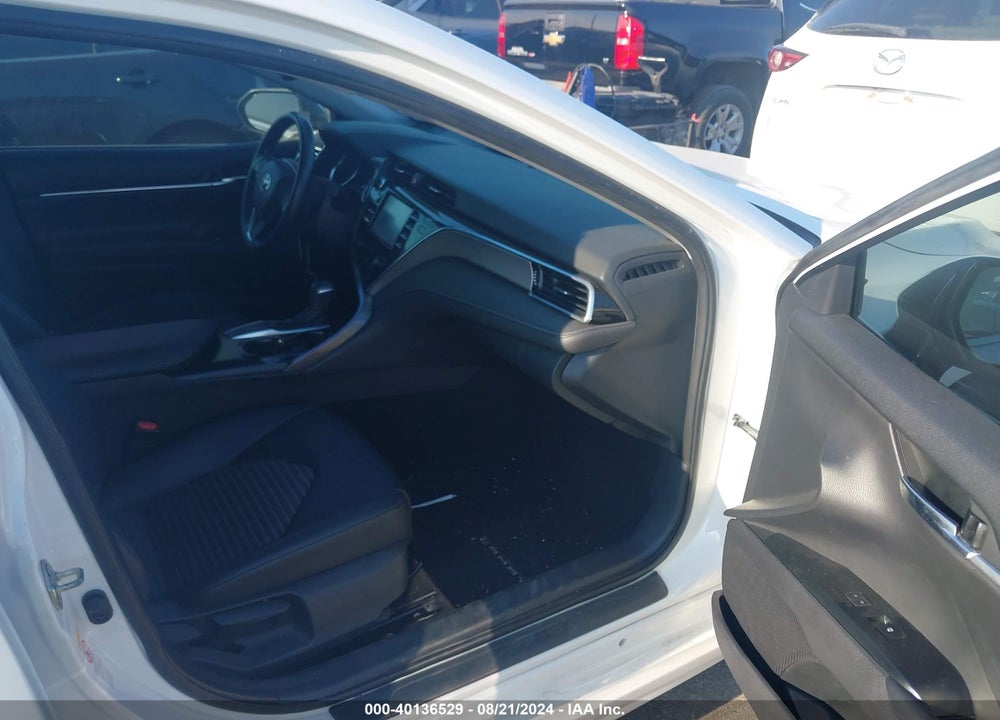 2018 TOYOTA CAMRY SE VIN: 4T1B11HK2JU537895