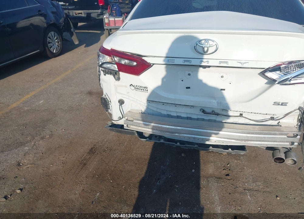 2018 TOYOTA CAMRY SE VIN: 4T1B11HK2JU537895