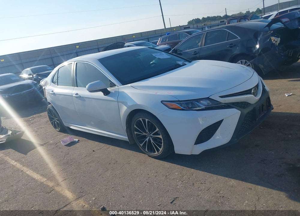 2018 TOYOTA CAMRY SE VIN: 4T1B11HK2JU537895