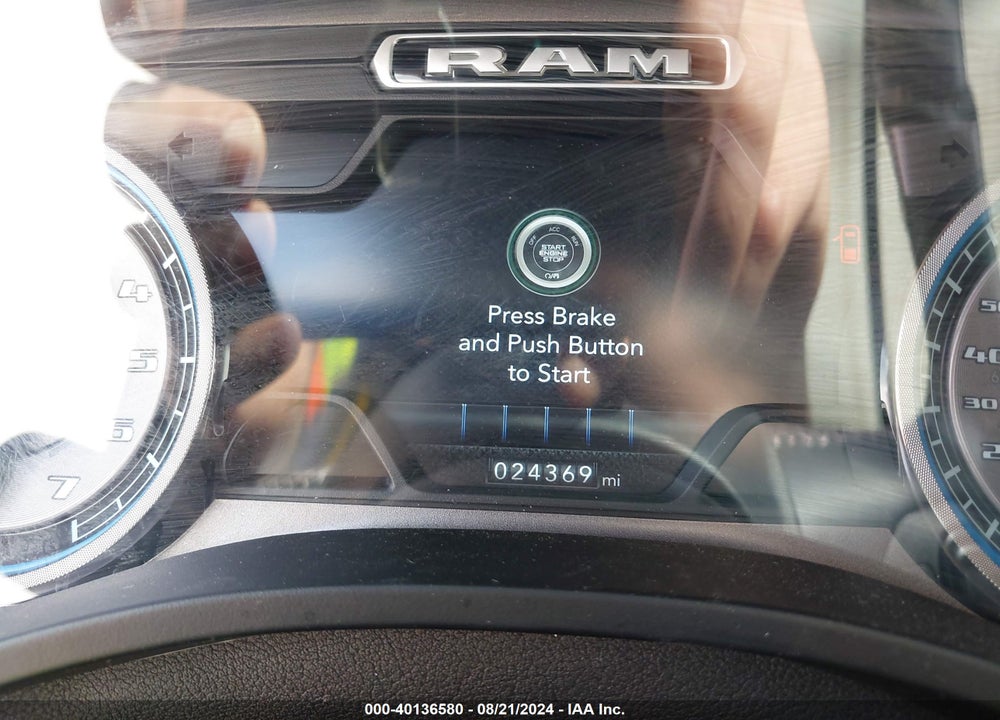 2019 RAM 1500 LIMITED 4X4 5'7 BOX VIN: 1C6SRFHT5KN782468