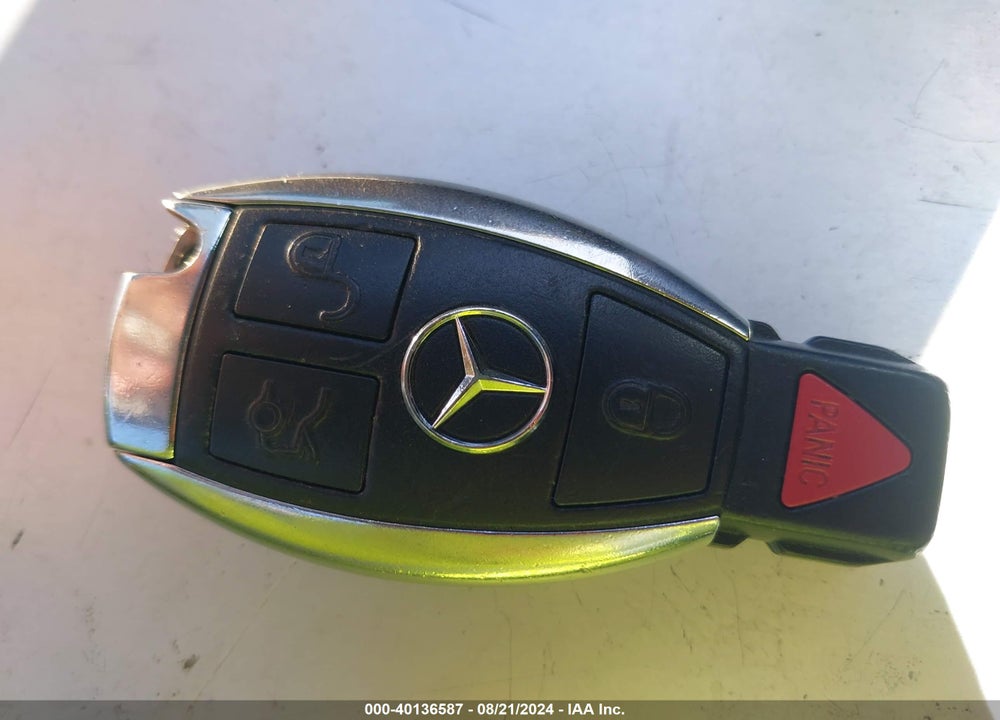 2013 MERCEDES-BENZ C 250 LUXURY/SPORT VIN: WDDGF4HBXDR274789