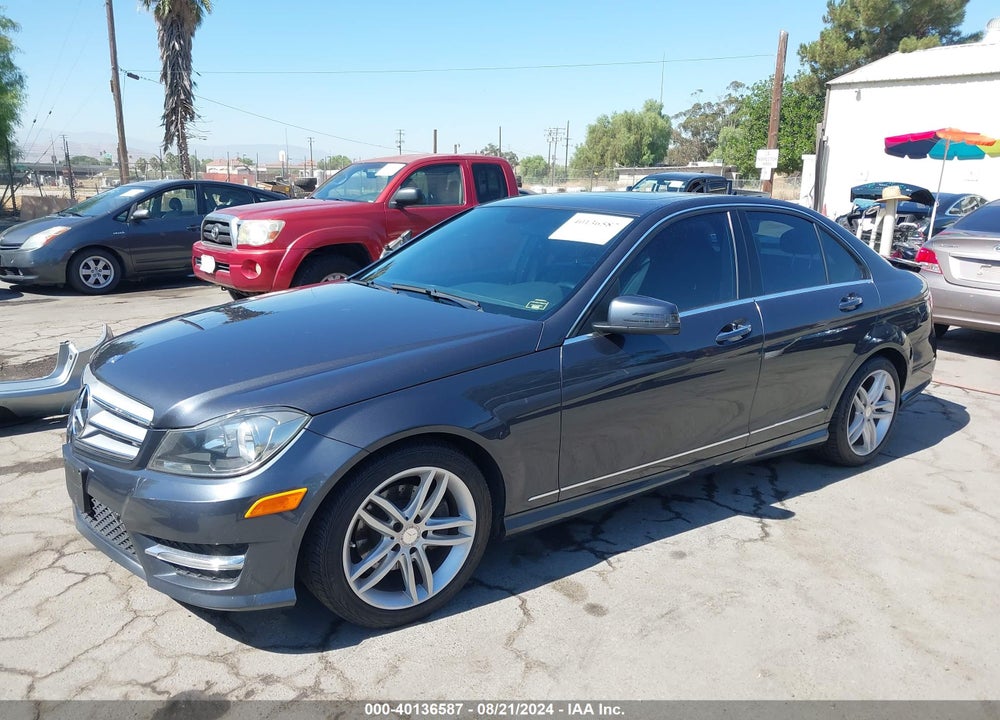 2013 MERCEDES-BENZ C 250 LUXURY/SPORT VIN: WDDGF4HBXDR274789