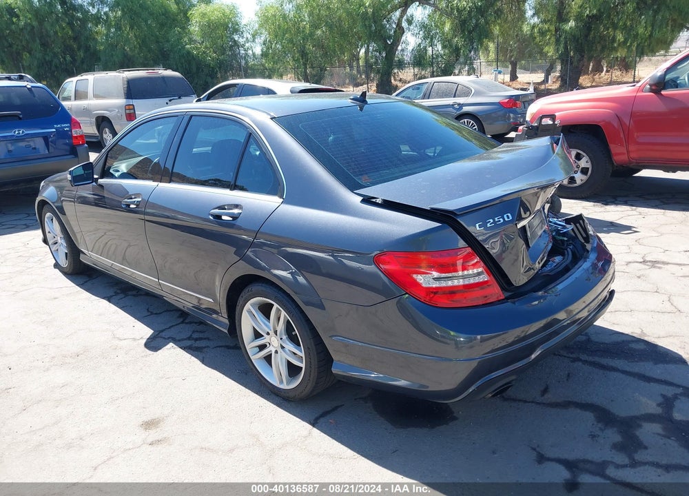 2013 MERCEDES-BENZ C 250 LUXURY/SPORT VIN: WDDGF4HBXDR274789