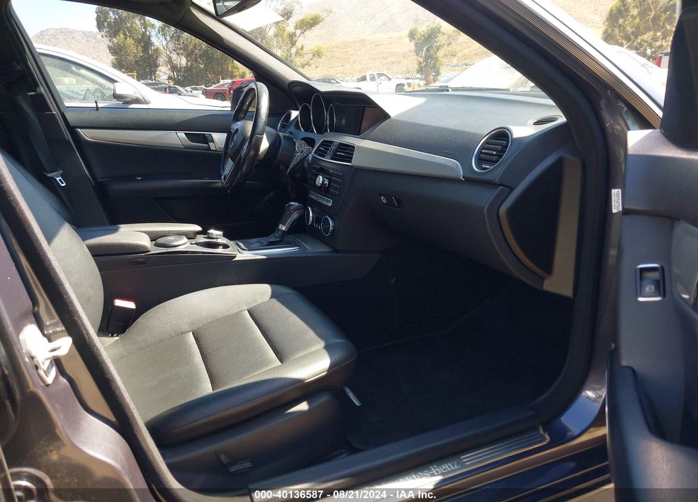 2013 MERCEDES-BENZ C 250 LUXURY/SPORT VIN: WDDGF4HBXDR274789