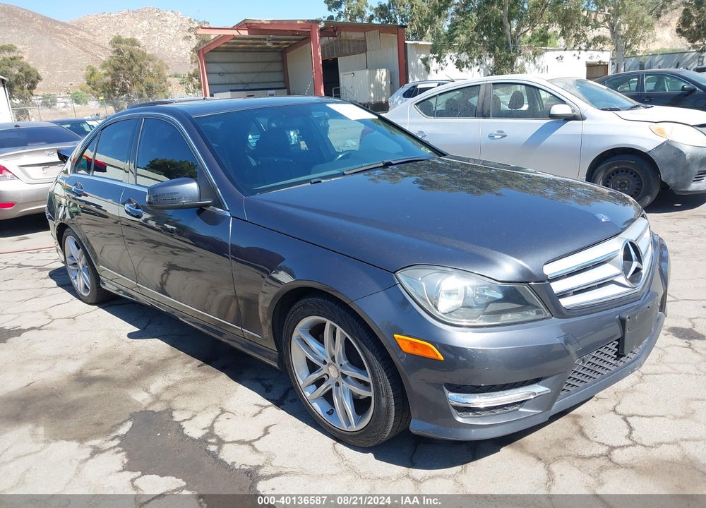 2013 MERCEDES-BENZ C 250 LUXURY/SPORT VIN: WDDGF4HBXDR274789
