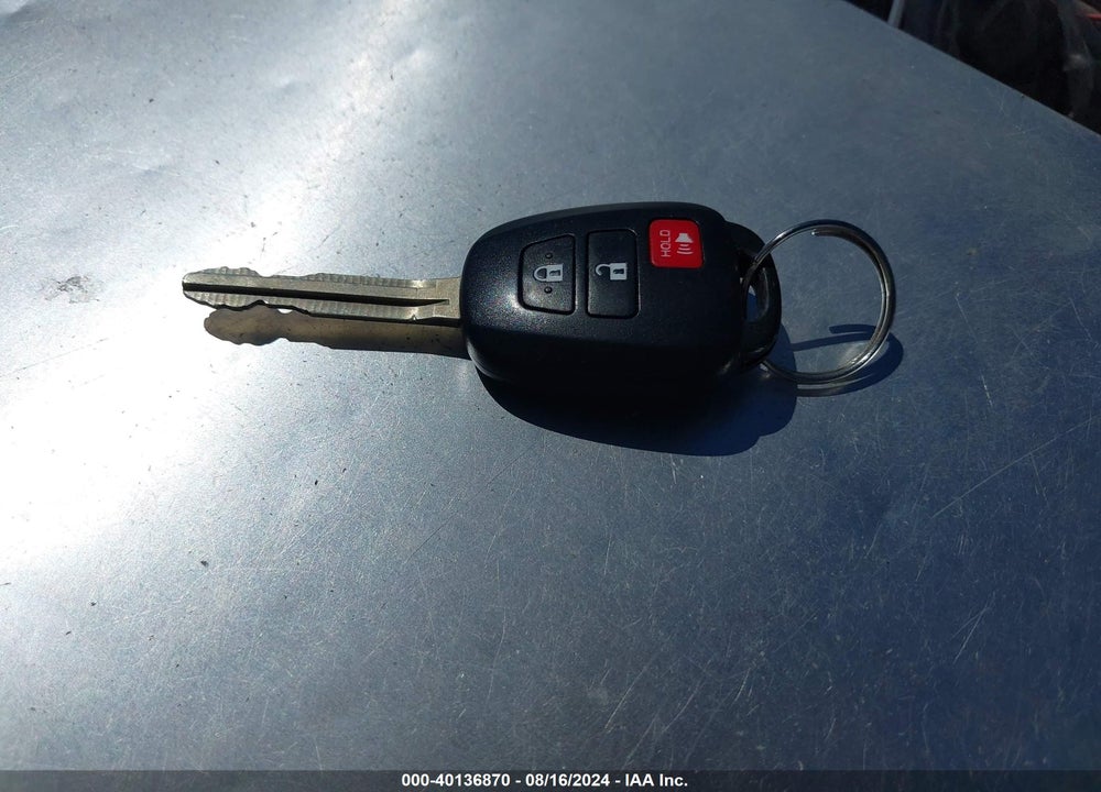 2015 TOYOTA RAV4 XLE VIN: 2T3WFREVXFW164426