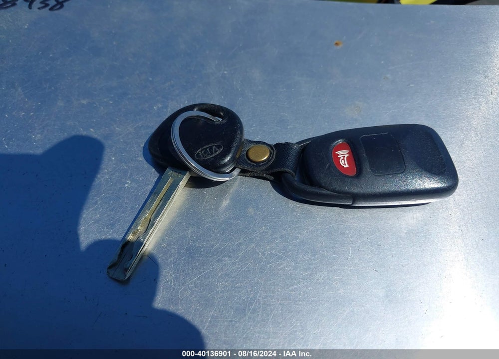 2013 KIA SORENTO LX V6 VIN: 5XYKT4A24DG316346