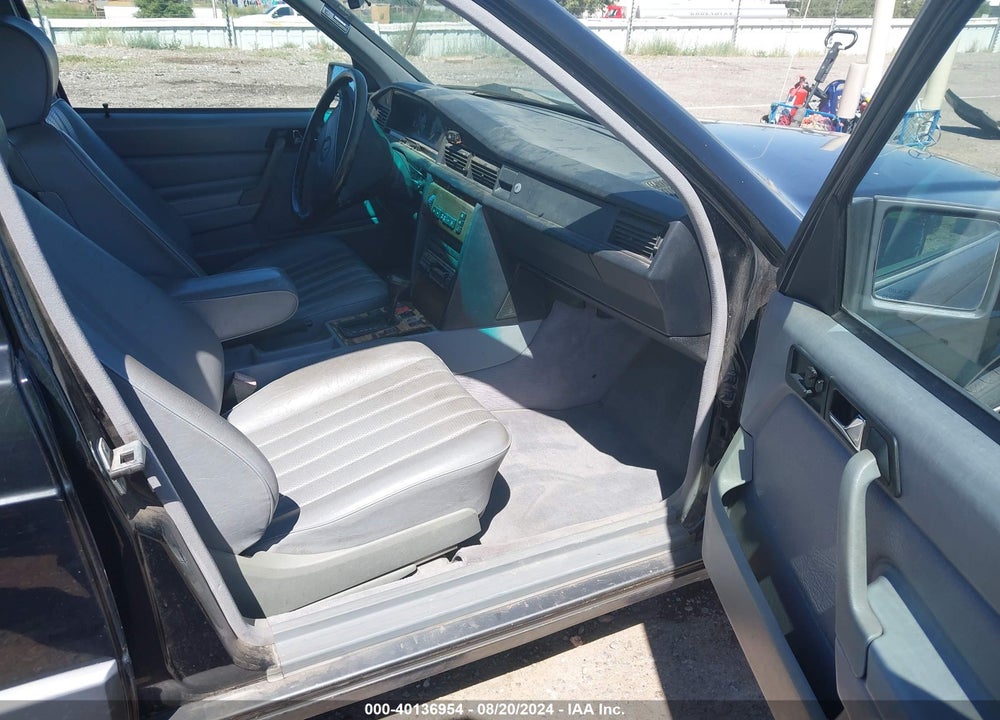 1990 MERCEDES-BENZ 190 E 2.6 VIN: WDBDA29D6LF724825