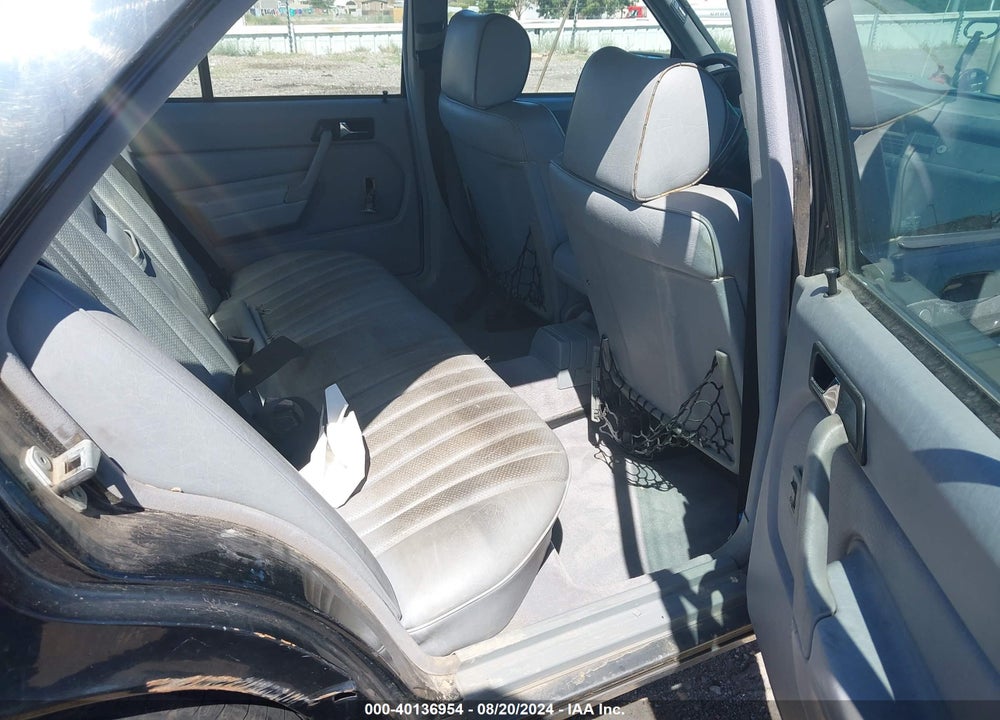 1990 MERCEDES-BENZ 190 E 2.6 VIN: WDBDA29D6LF724825