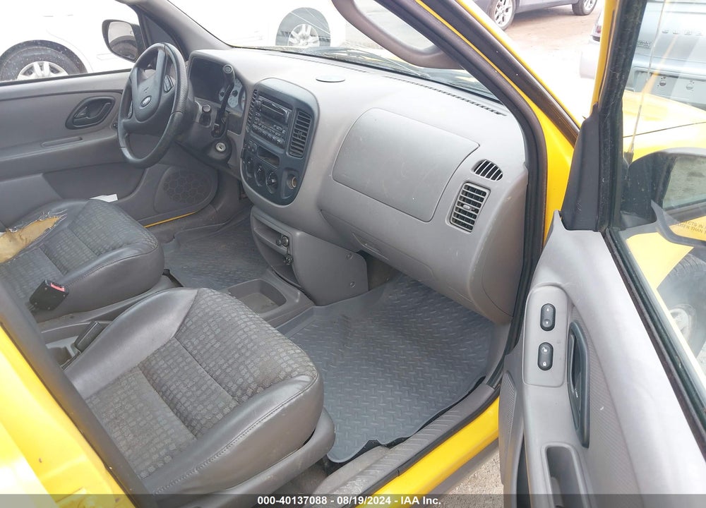 2001 FORD ESCAPE XLS VIN: 1FMYU021X1KA94533
