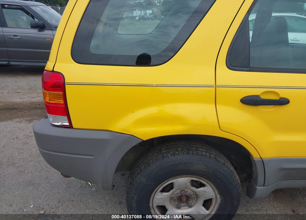 2001 FORD ESCAPE XLS VIN: 1FMYU021X1KA94533
