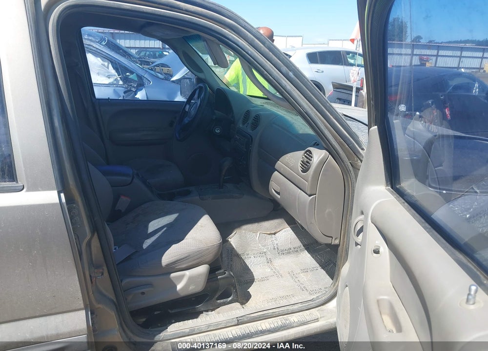 2003 JEEP LIBERTY SPORT VIN: 1J4GL48K73W618138