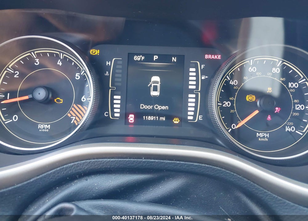 2015 CHEROKEE JEEP  LATITUDE VIN: 1C4PJMCB1FW557568