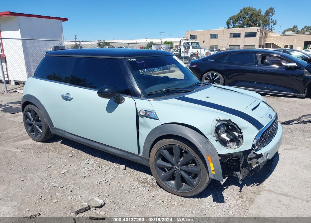 2012 MINI COOPER S VIN: WMWSV3C58CTY18448