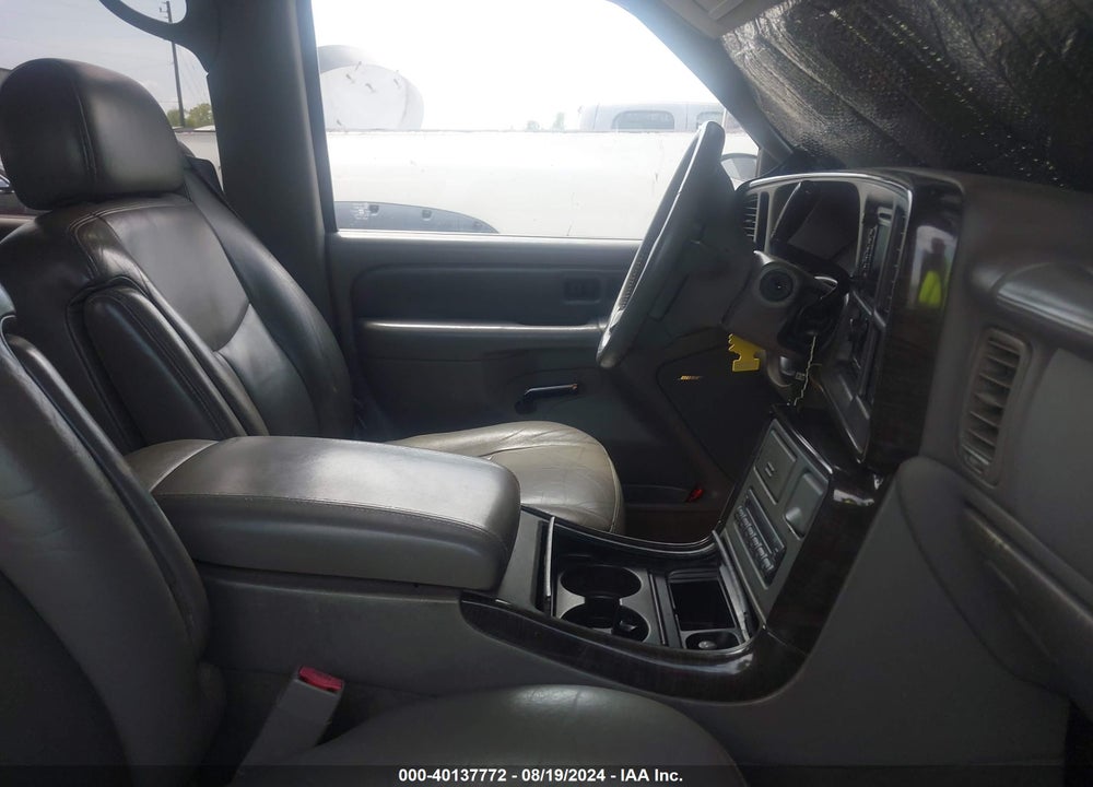 2005 GMC YUKON DENALI VIN: 1GKEK63U55J221827