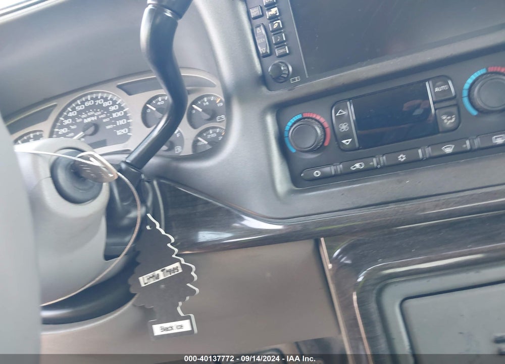 2005 GMC YUKON DENALI VIN: 1GKEK63U55J221827