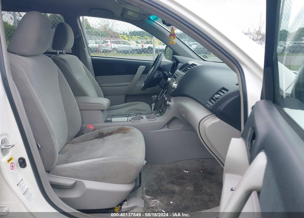 2010 TOYOTA HIGHLANDER BASE V6 VIN: 5TDBK3EH9AS031037