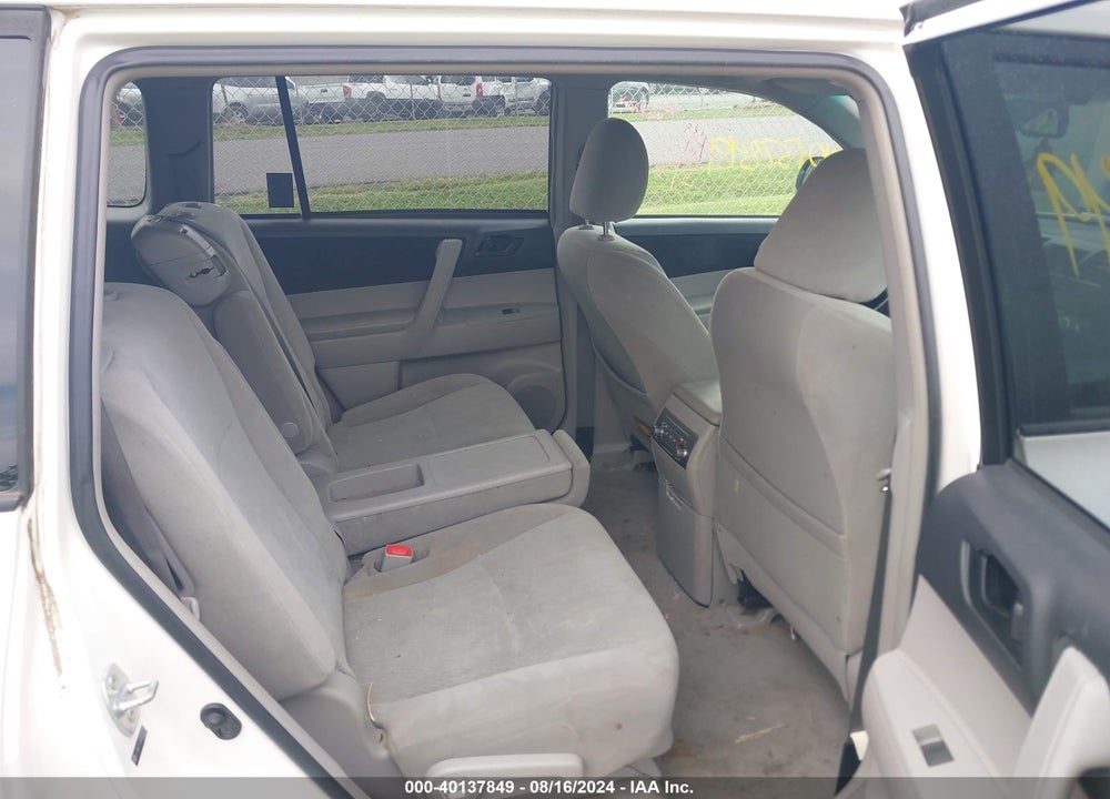 2010 TOYOTA HIGHLANDER BASE V6 VIN: 5TDBK3EH9AS031037