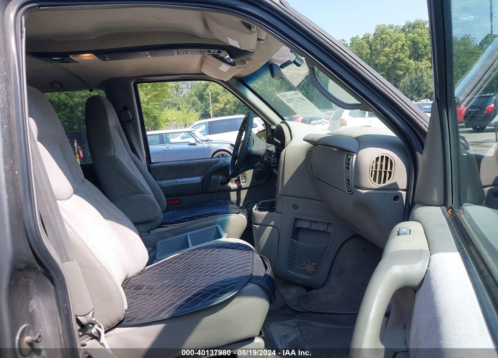 2001 GMC SAFARI SLE VIN: 1GKDM19W91B522445